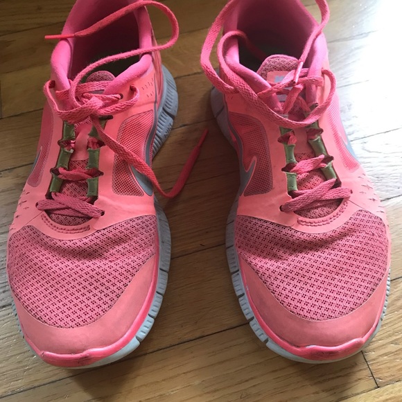 Nike Shoes - Nike sneakers Sz 8